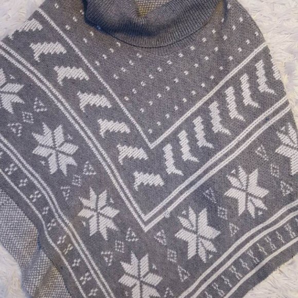 Forever 21 Sweaters - Forever 21 Shawl